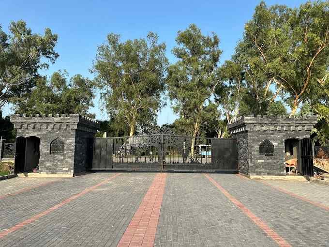 Alcazar Spanish Farmhouse Community